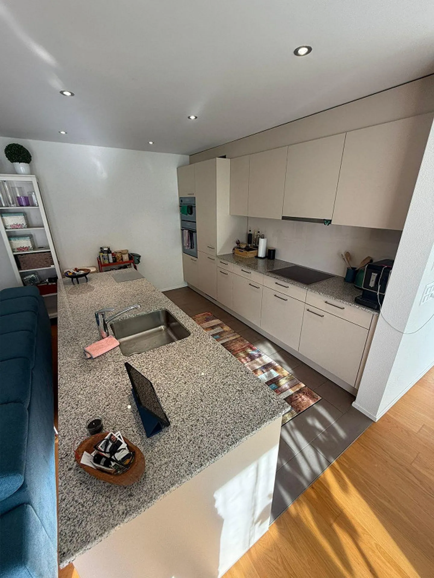 Moderno appartamento attico di 2,5 stanze in posizione centrale ad Amriswil - Foto 4 di 10