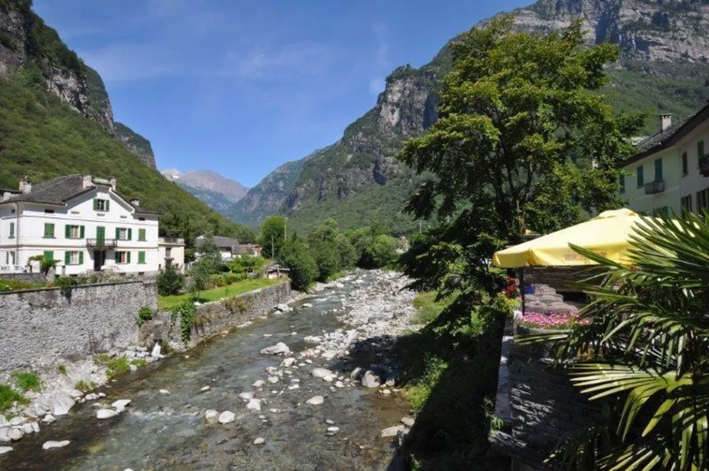 Hotel storico con 18 camere, ristorante e bar, giardino e grande... - Foto 3 di 11