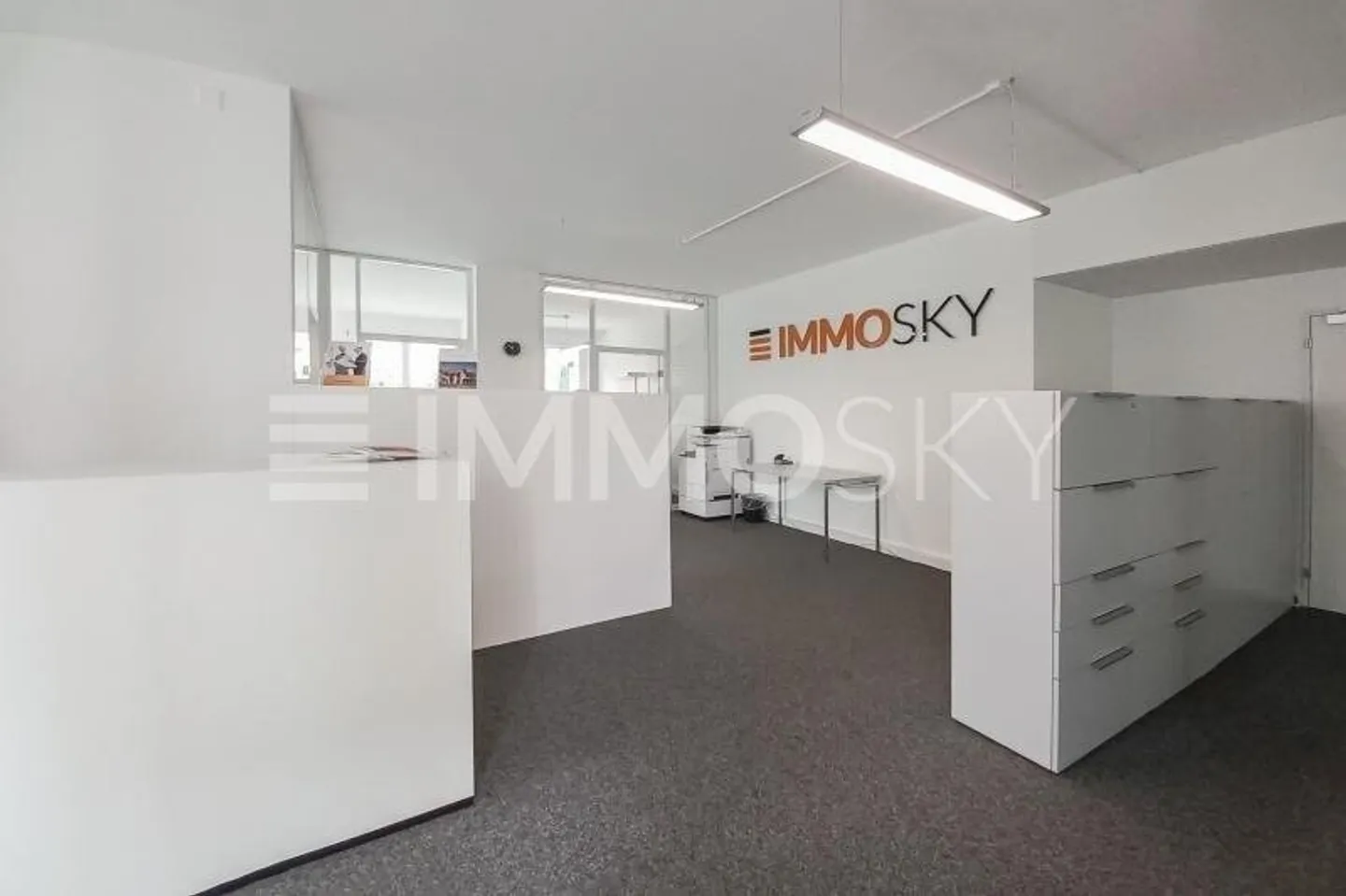 Spacious office premises in a central location - Photo 3 of 5