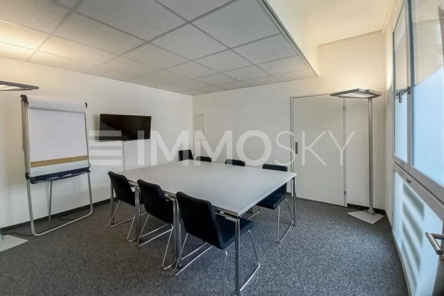 Spacious office premises in a central location - Photo 4 of 5