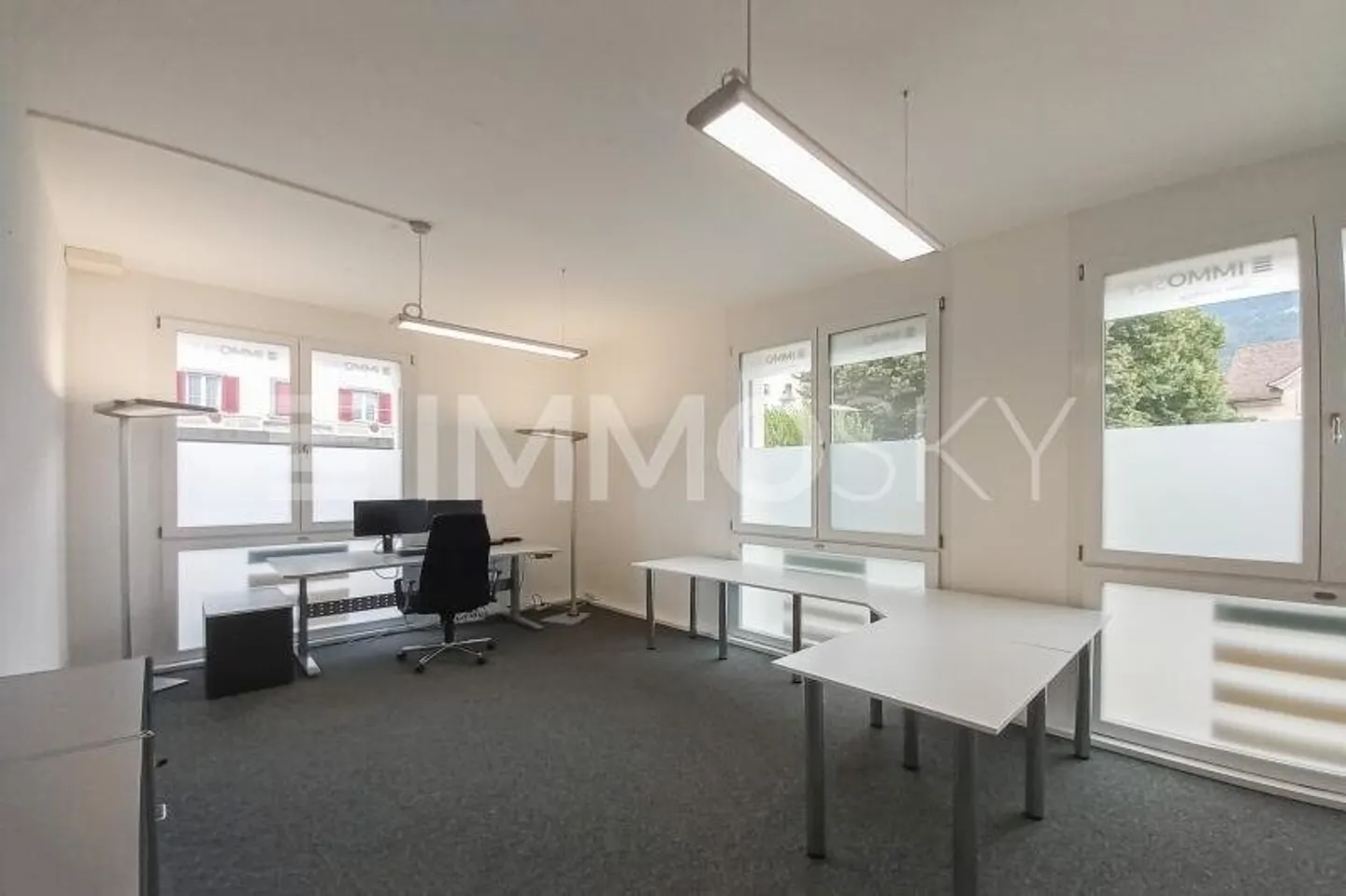 Spacious office premises in a central location - Photo 5 of 5