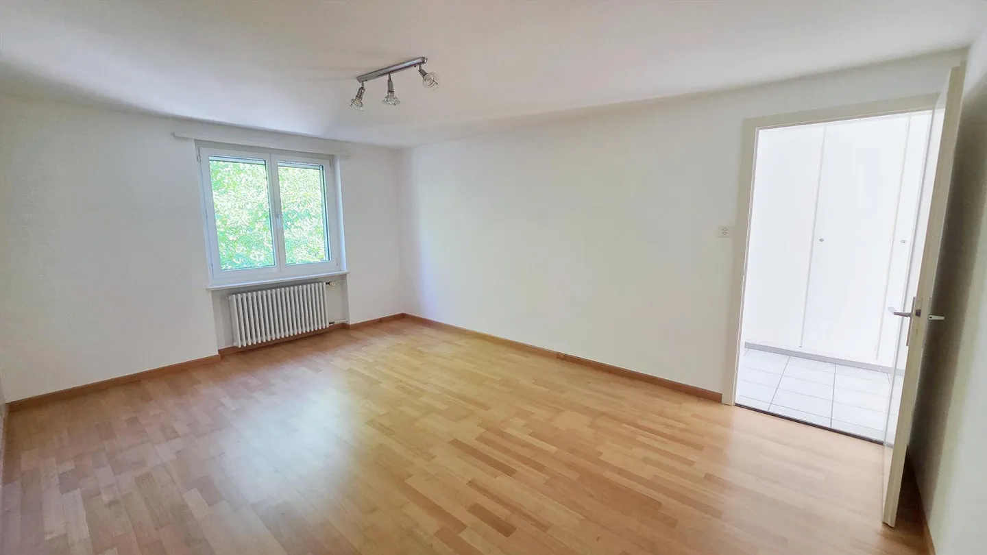 Wohn- und Geschäftshaus mit 2 Wohnungen und einem Coiffeursalon - Photo 5 of 11