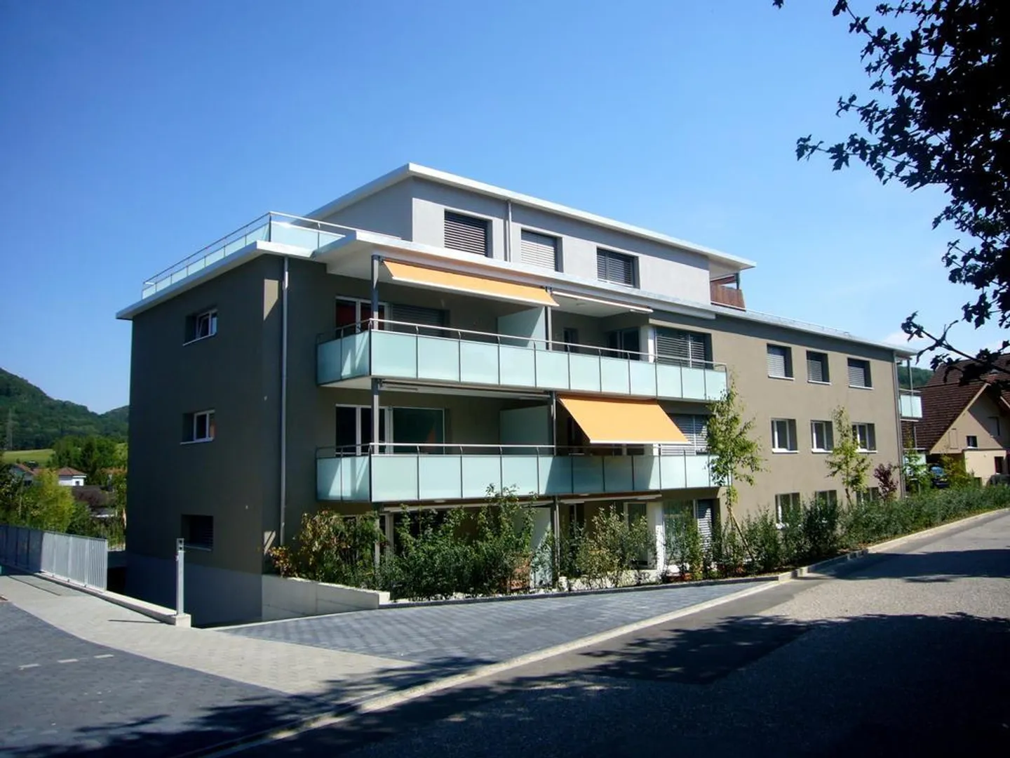 Garden apartment with spacious seating area - Photo 1 of 7