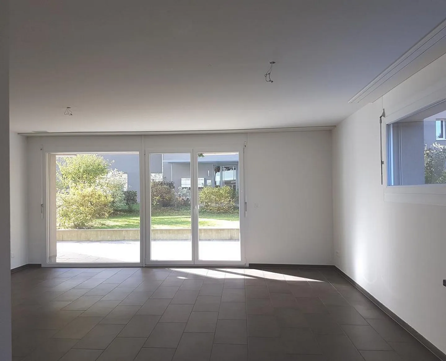 Garden apartment with spacious seating area - Photo 4 of 7