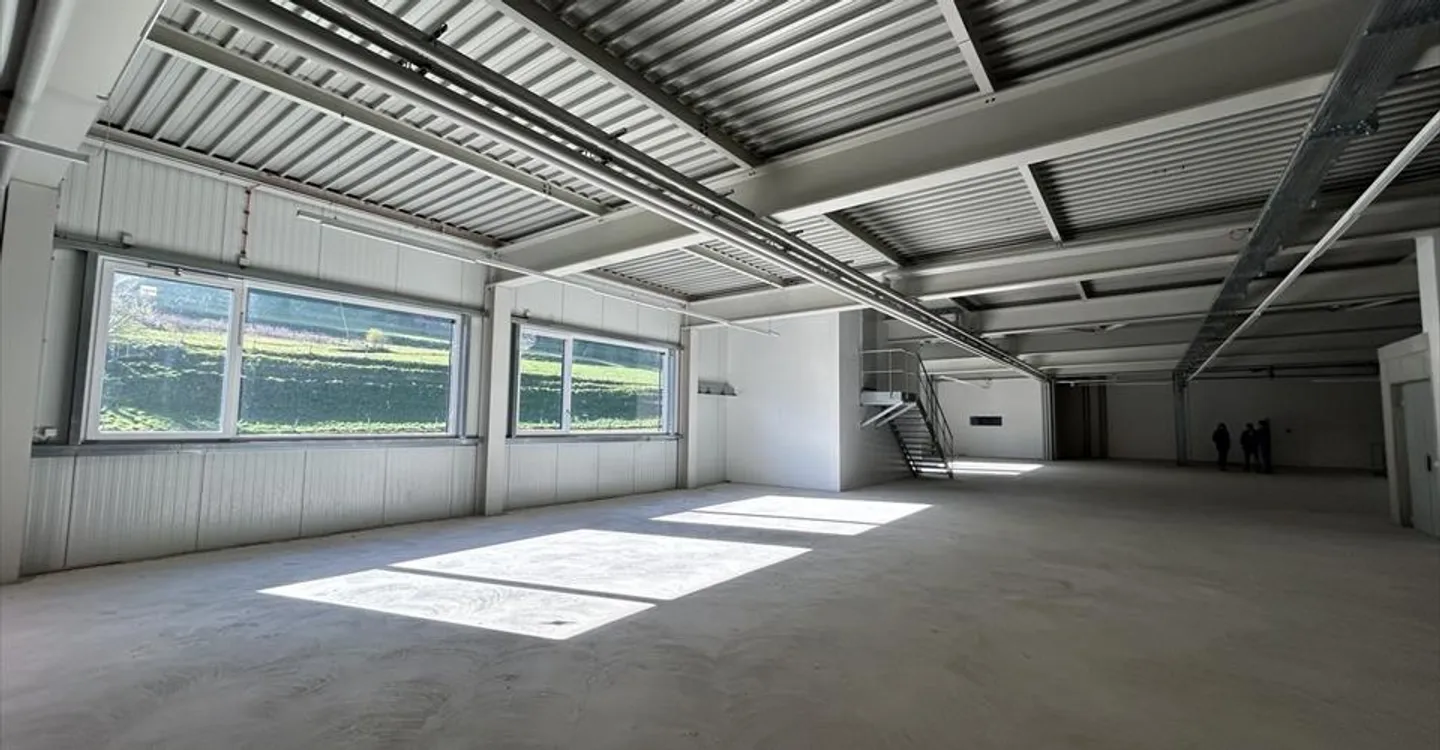 Mixed-use building for rent - Photo 1 of 6