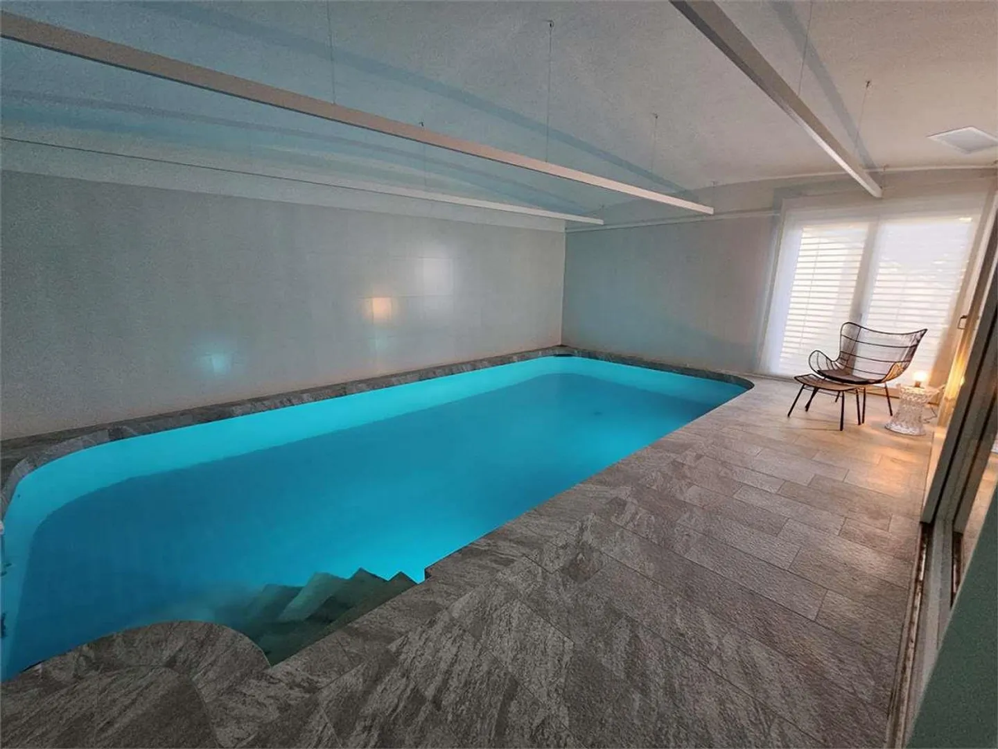 Vezia, splendida villa con piscina interna - Foto 10 di 13