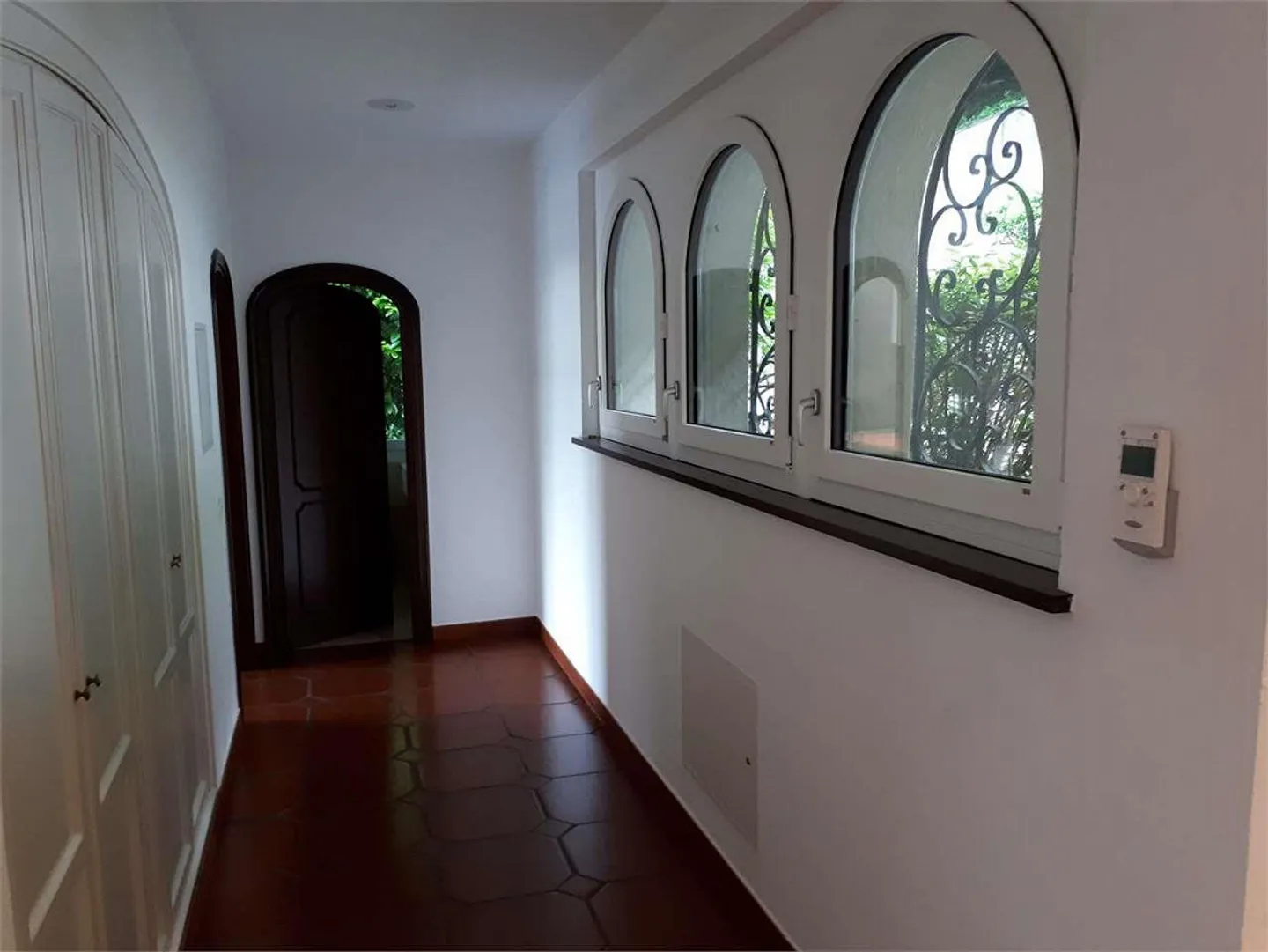 Vezia, splendida villa con piscina interna - Foto 12 di 13