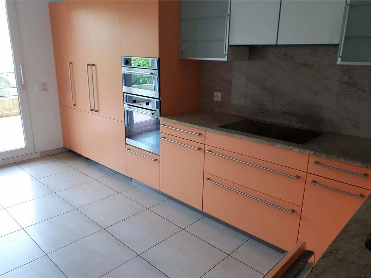 Vezia, splendida villa con piscina interna - Foto 6 di 13