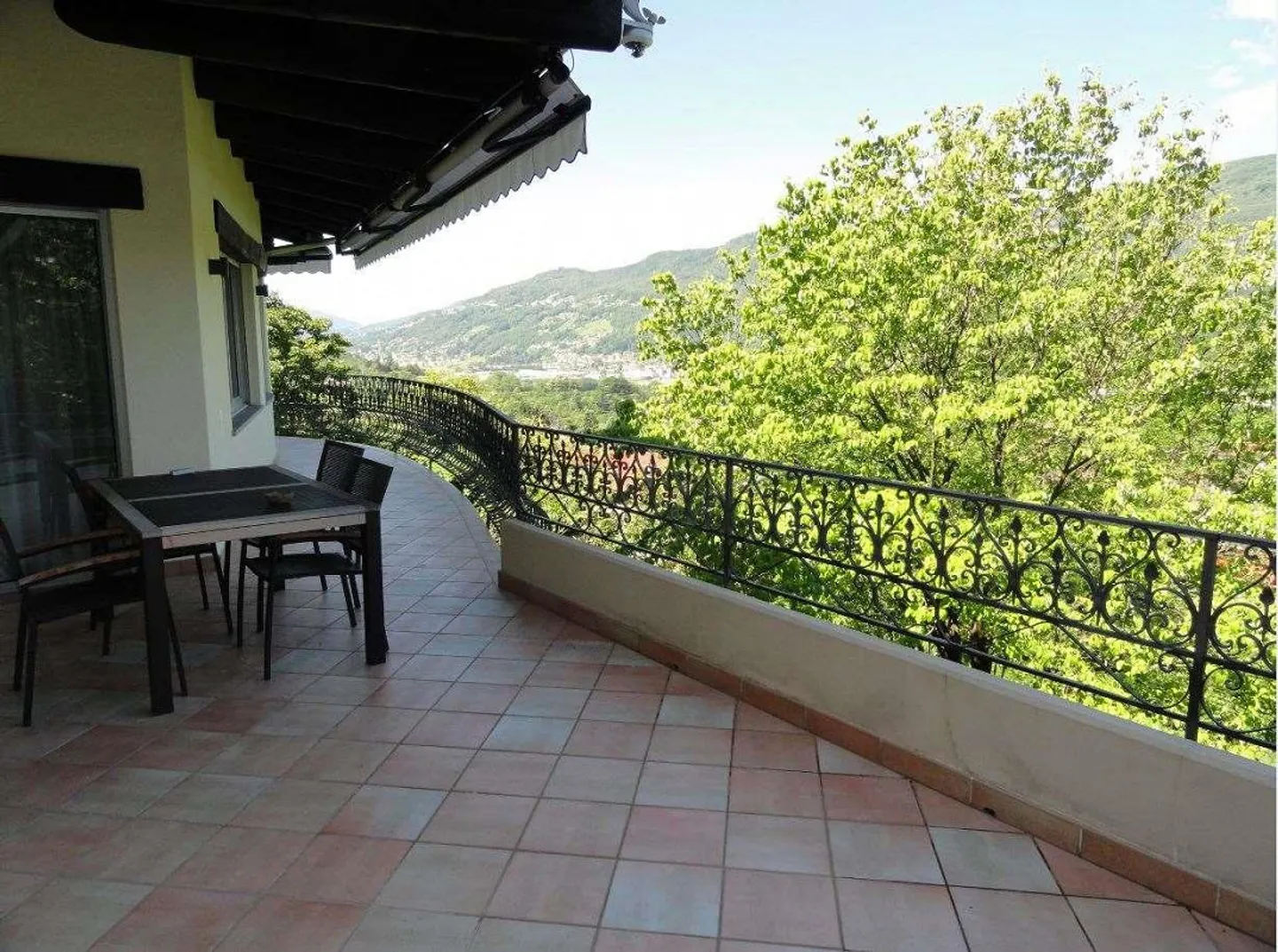 Vezia, splendida villa con piscina interna - Foto 8 di 13