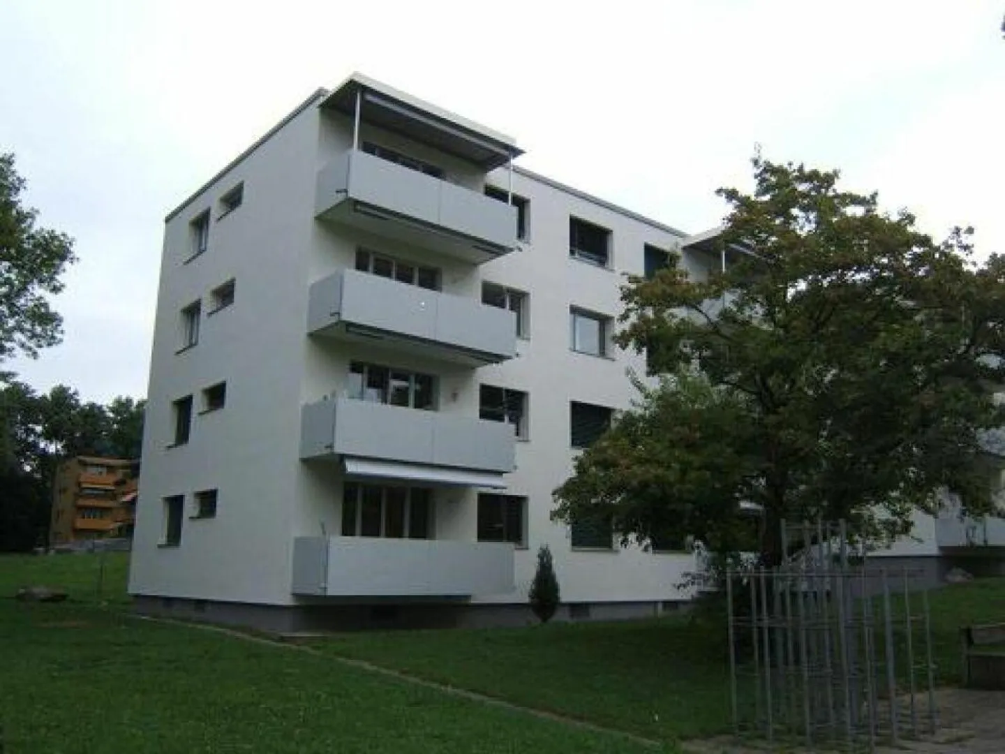 Appartement 3 pièces ensoleillé et confortable au dernier étage avec balcon - Photo 1 sur 5