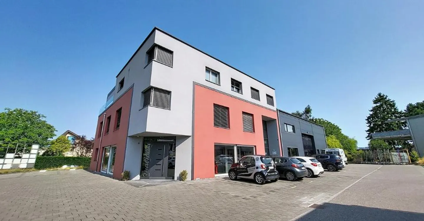 Locali commerciali / uffici di circa 220 m2 a Estavayer-le-Lac / FR - Foto 1 di 13