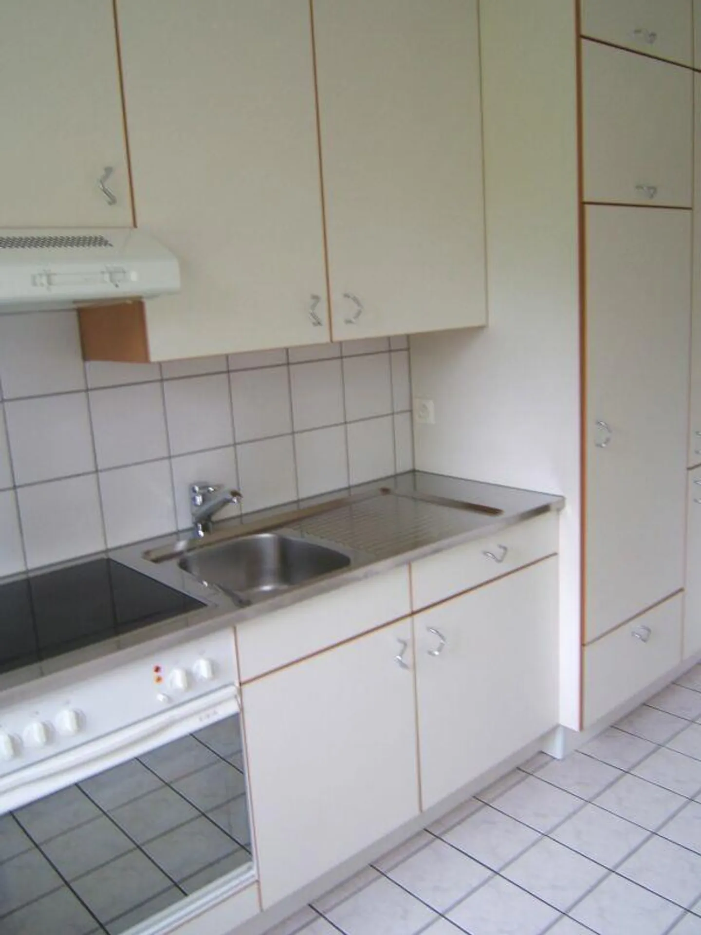 Appartement 3 pièces ensoleillé et confortable au dernier étage avec balcon - Photo 3 sur 5