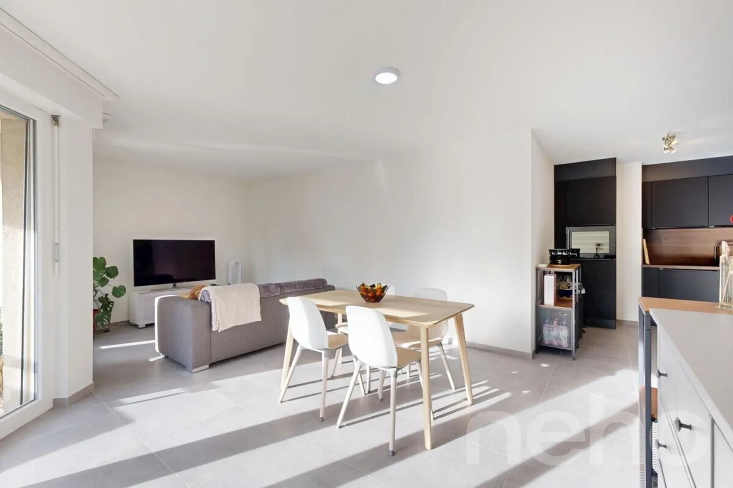 Schöne 3,5-Zimmer-Wohnung im Erdgeschoss in absoluter Ruhe in Cheseaux - Foto 3 von 12