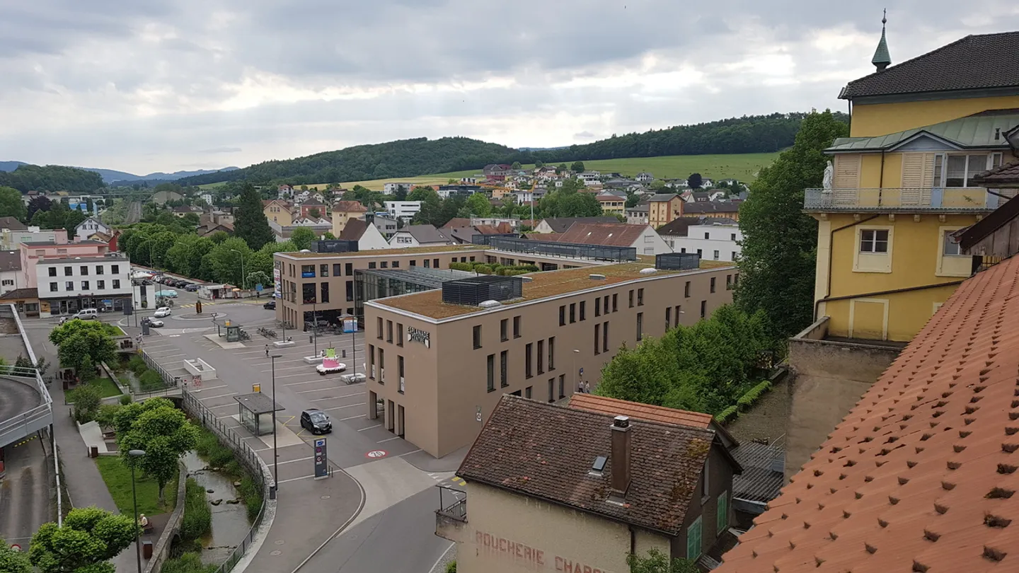 Spazio commerciale in affitto di 168 m2 divisibile - Foto 2 di 12
