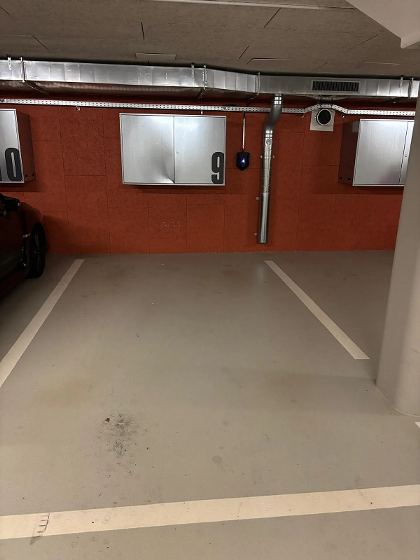 Posto auto in garage con connessione elettrica vicino alla stazione ferroviaria - Foto 1 di 1