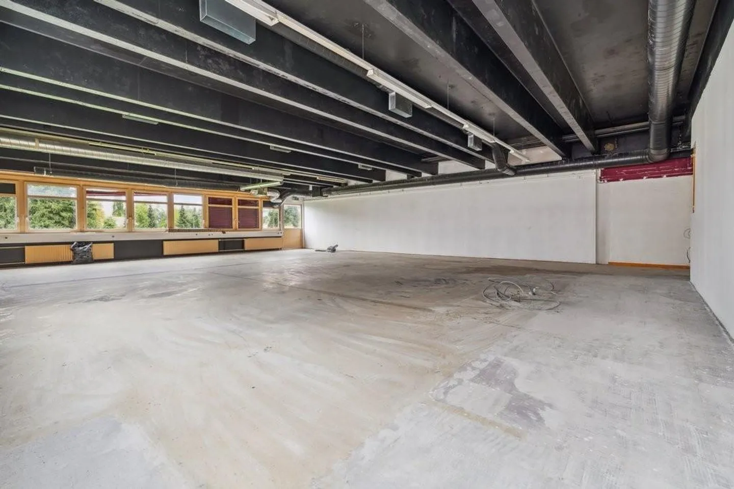 Spazio commerciale versatile con buona infrastruttura - Foto 3 di 6