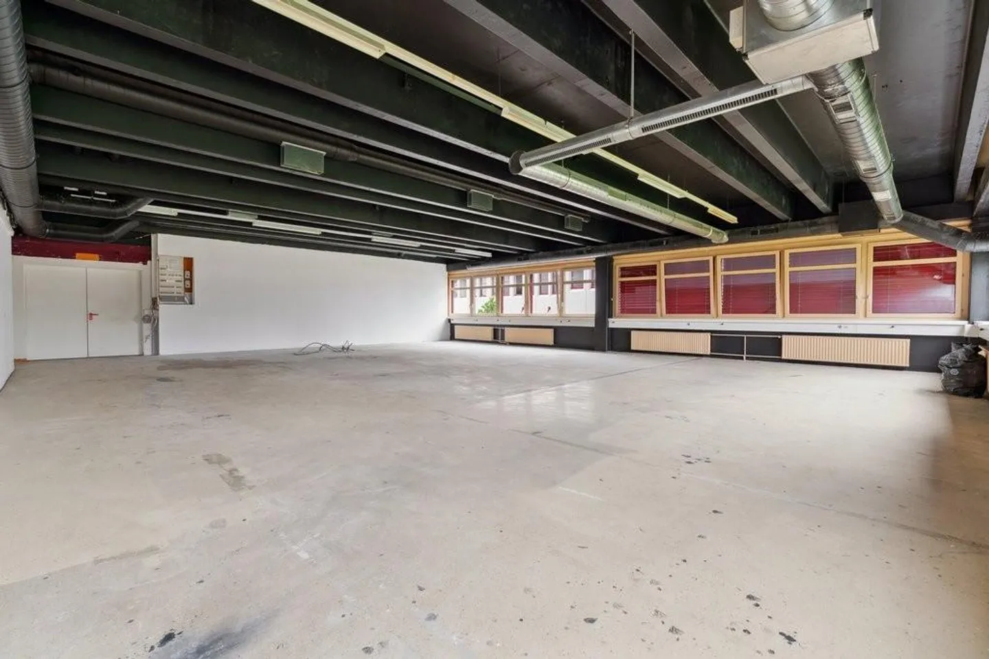 Spazio commerciale versatile con buona infrastruttura - Foto 4 di 6
