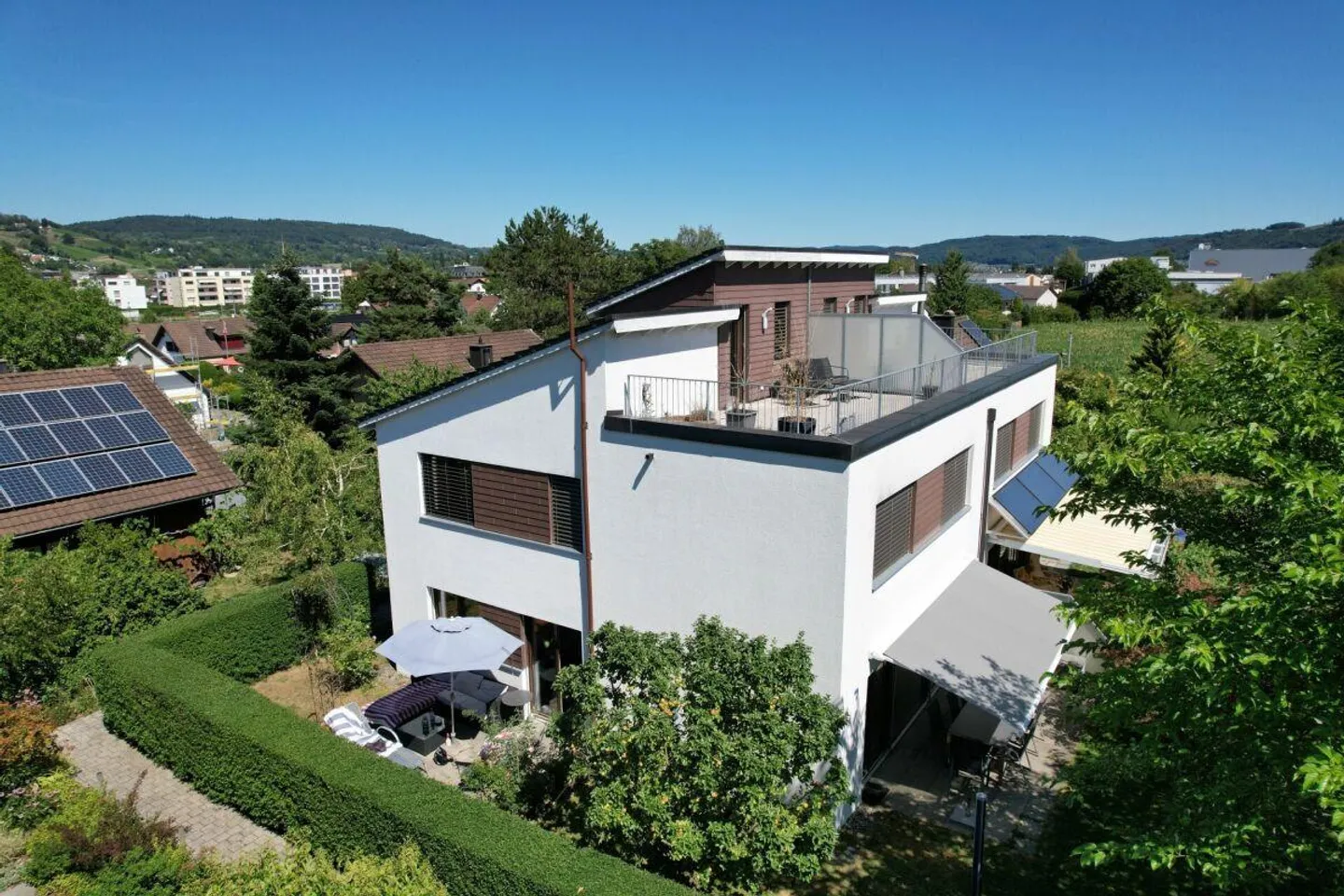 Casa bifamiliare adatta alle famiglie con 5,5 stanze, giardino e terrazza sul tetto - Foto 1 di 13