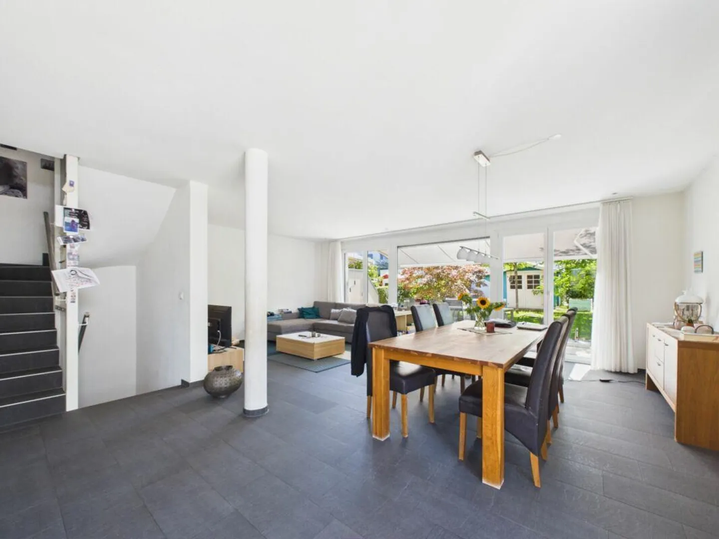 Casa bifamiliare adatta alle famiglie con 5,5 stanze, giardino e terrazza sul tetto - Foto 4 di 13