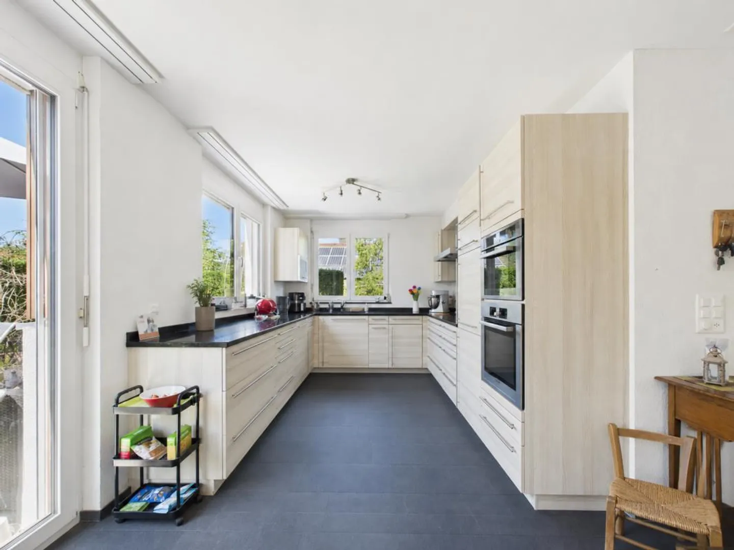 Casa bifamiliare adatta alle famiglie con 5,5 stanze, giardino e terrazza sul tetto - Foto 6 di 13