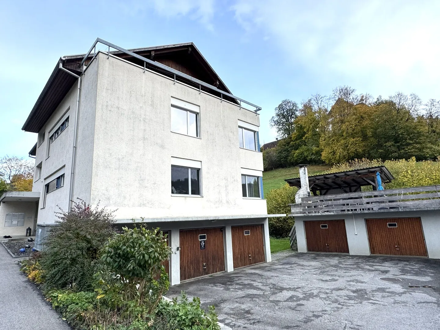 Vollvermietetes Mehrfamilienhaus mit 6 Wohneinheiten zu verkaufen - Foto 1 von 21