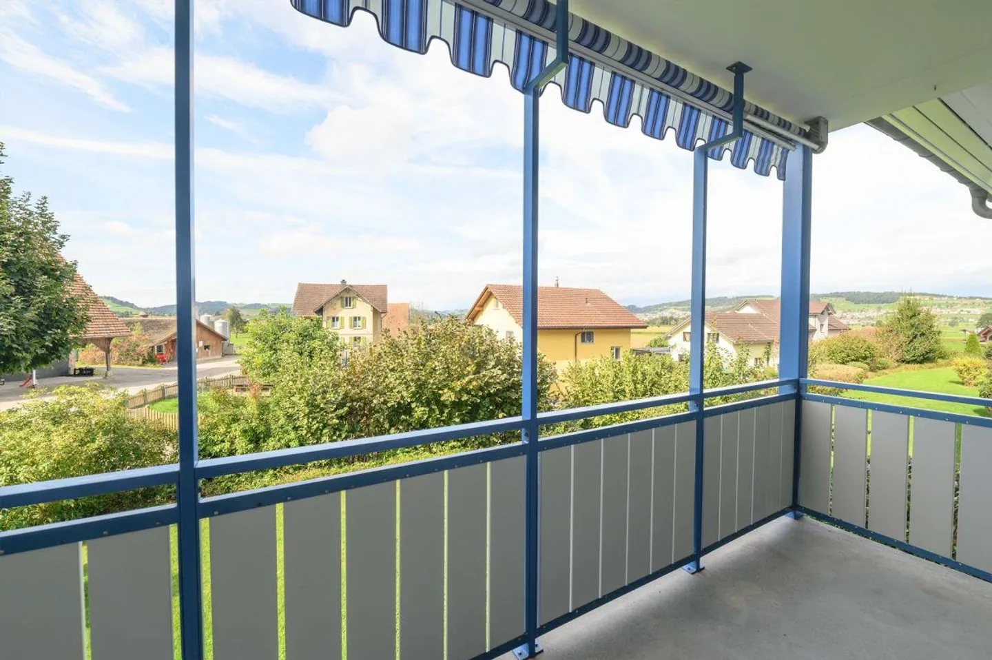 Appartement 4.5 pièces avec vue sur la verdure - Photo 3 sur 13