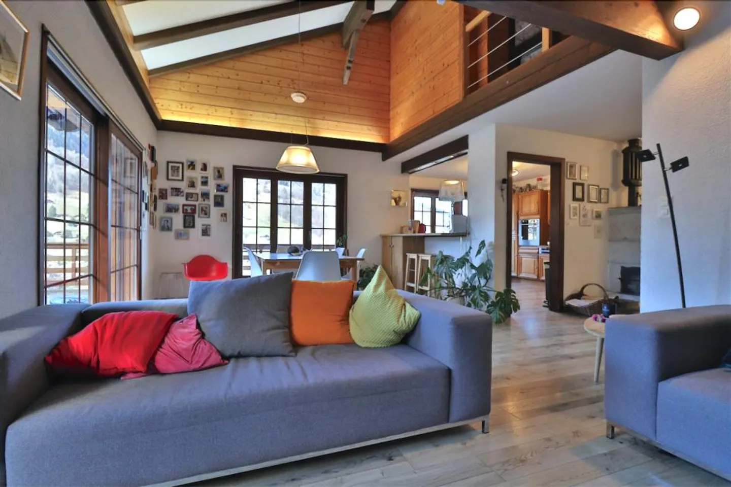 Casa familiare con circa 290 m2 di superficie utile - Foto 5 di 13