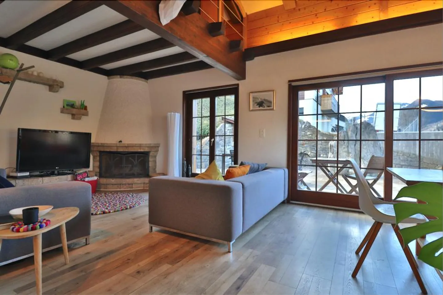 Casa familiare con circa 290 m2 di superficie utile - Foto 3 di 13