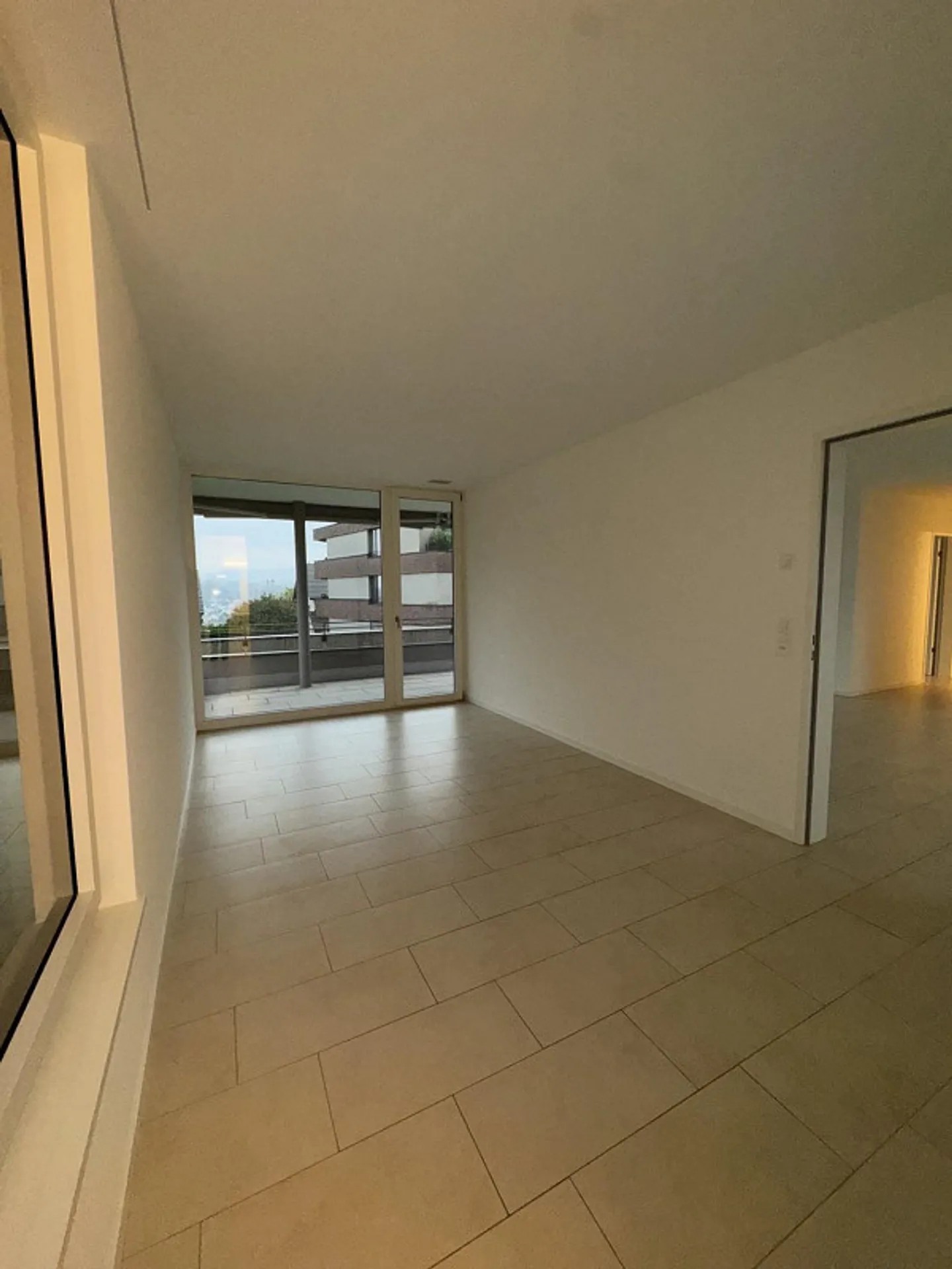 Appartamento moderno ed esclusivo con balcone soleggiato - Foto 3 di 11