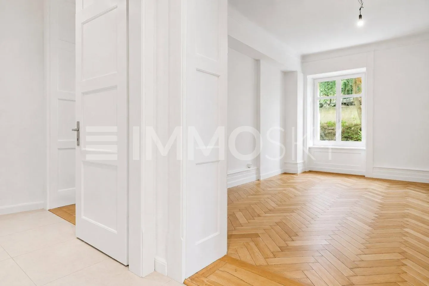 First occupancy after renovation - Art Nouveau apartment in the heart of Zurich - Photo 3 of 5