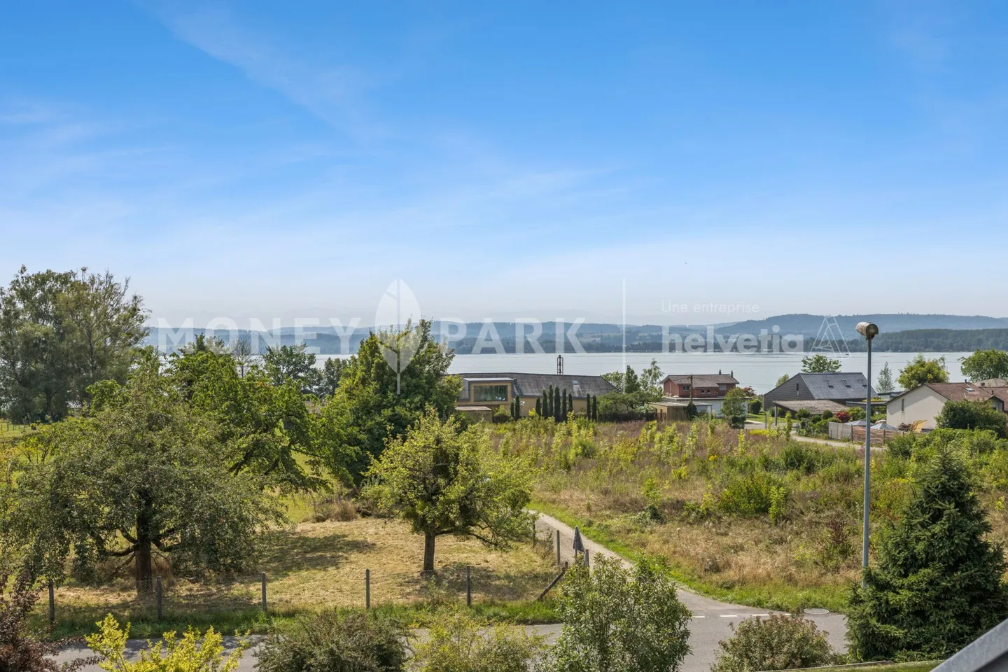 Charming Villa with Lake View - Photo 4 of 14