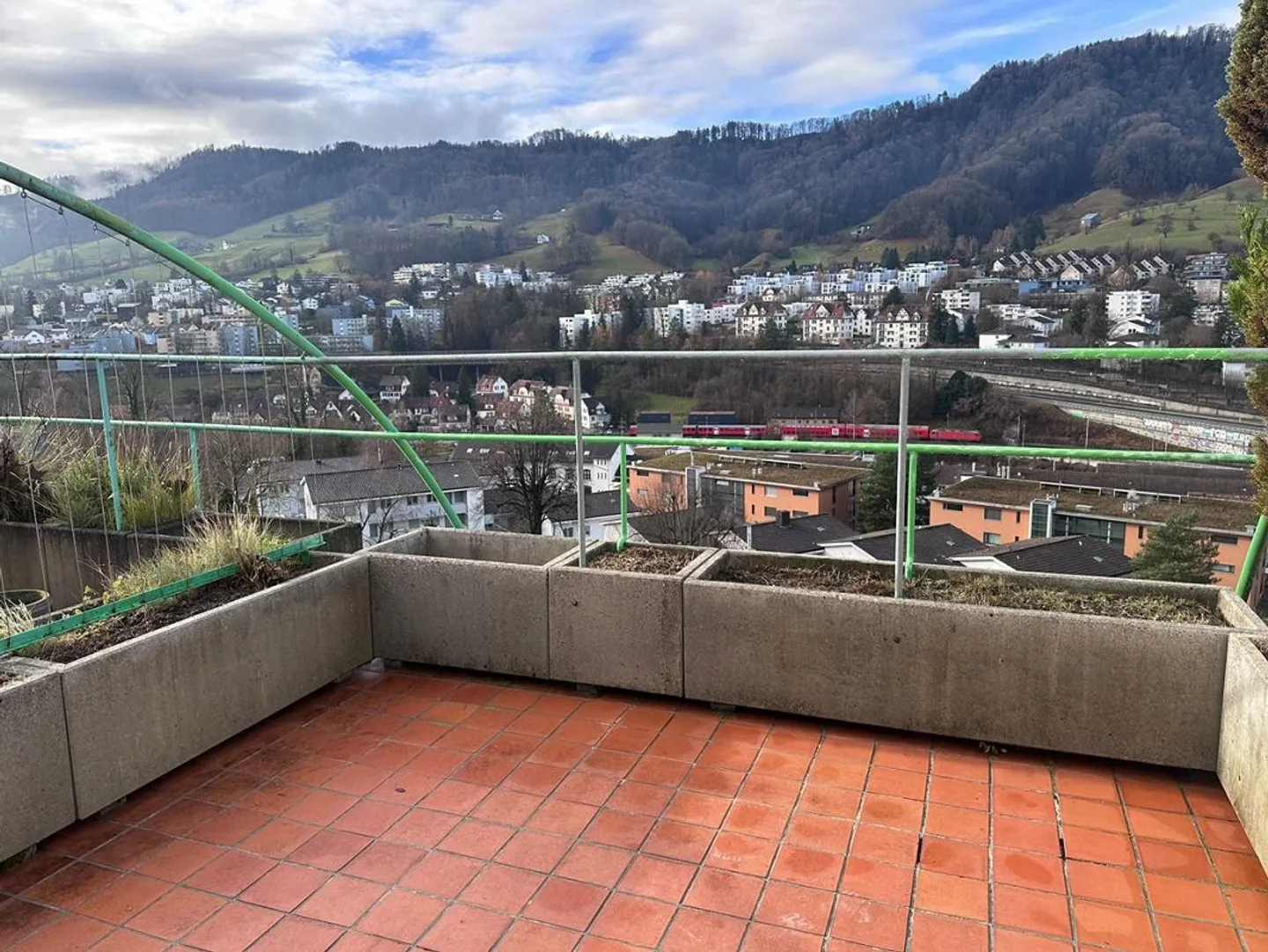 Appartamento maisonette luminoso di 4,5 stanze (124 m²) ad Adliswil – Disponibile immediatamente - Foto 1 di 9