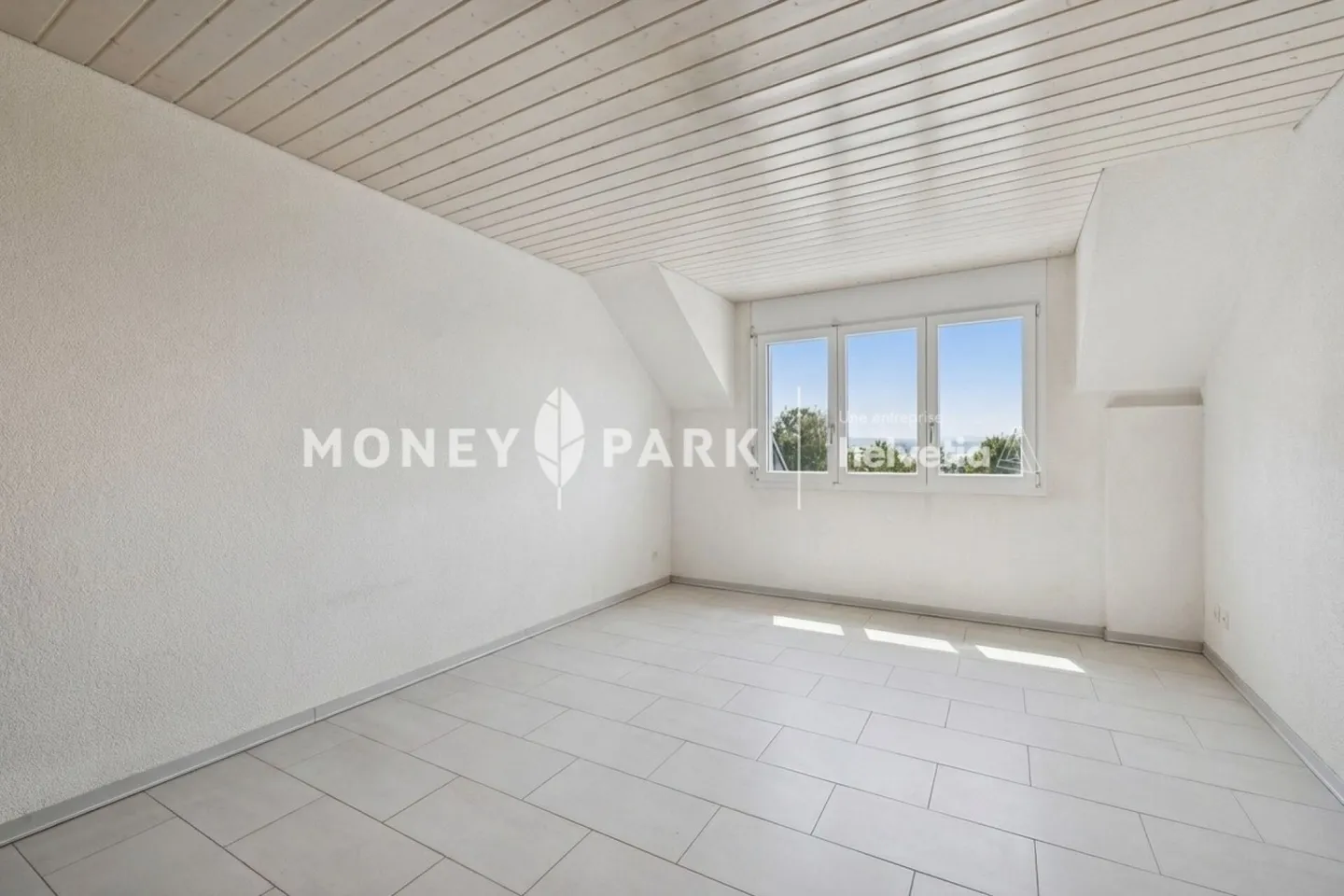 Charming Villa with Lake View - Photo 6 of 14