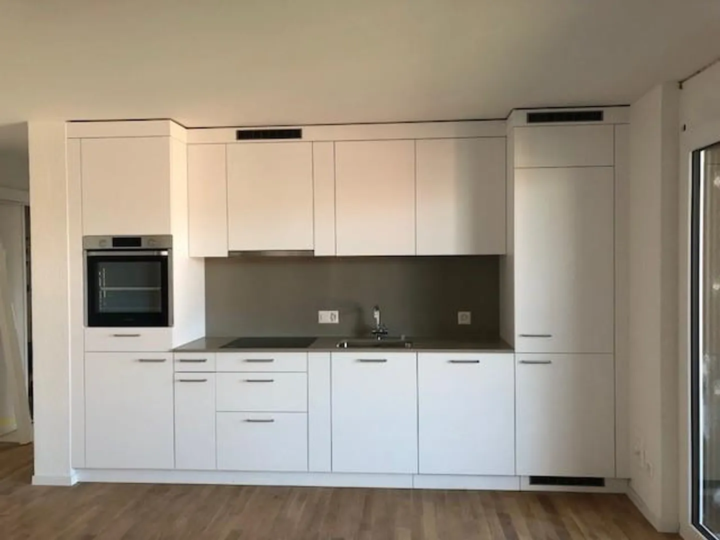 Beautiful apartment in a well-maintained building! - Photo 2 of 3
