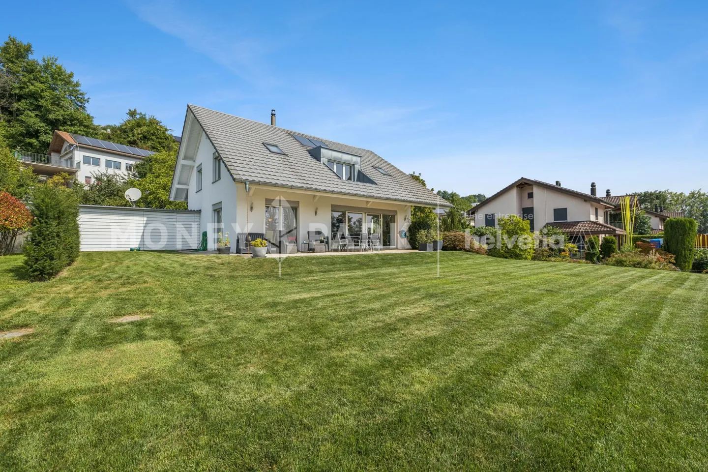 Charming Villa with Lake View - Photo 13 of 14