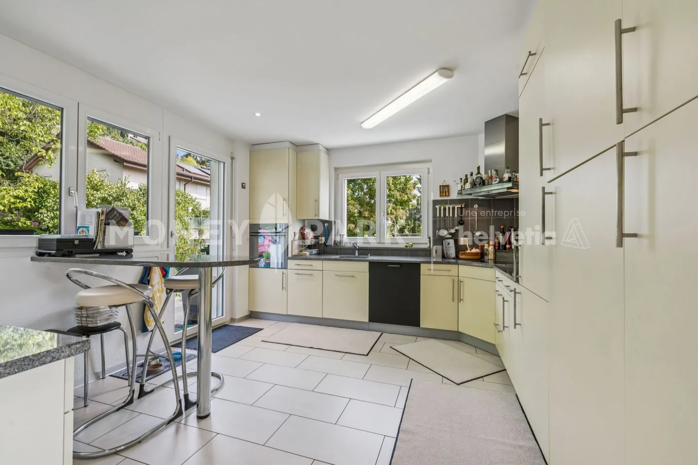 Charming Villa with Lake View - Photo 9 of 14