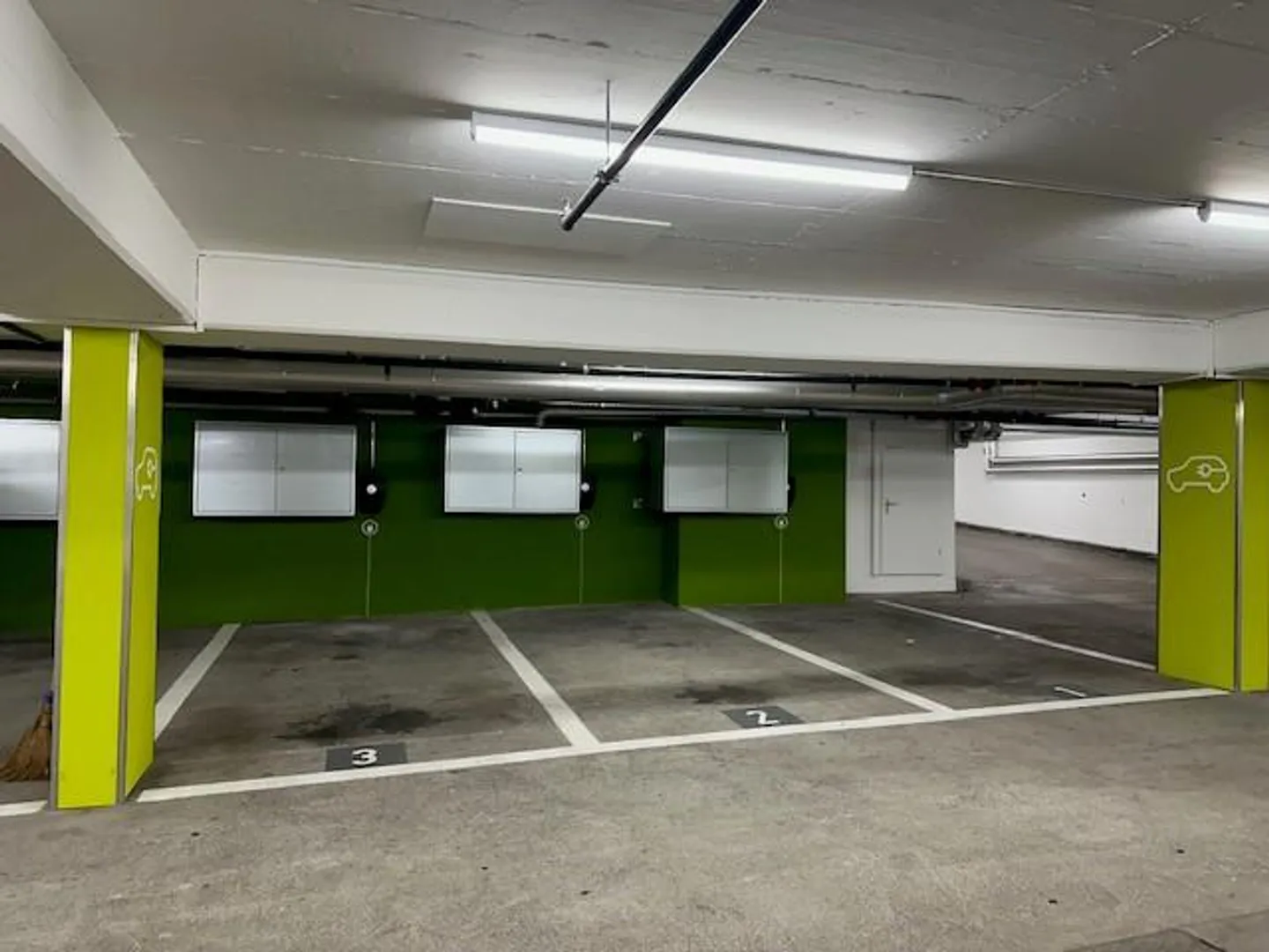 Einstellplätze sowie Elektroparkplätze, in 8048 Zürich,  zu vermieten - Foto 5 von 5