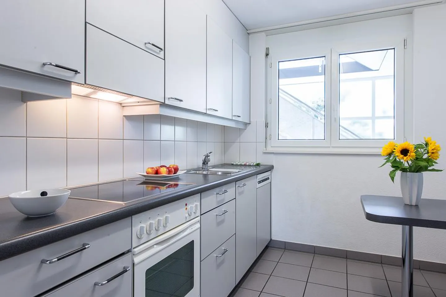 Charming Apartment with Balcony - Photo 2 of 6