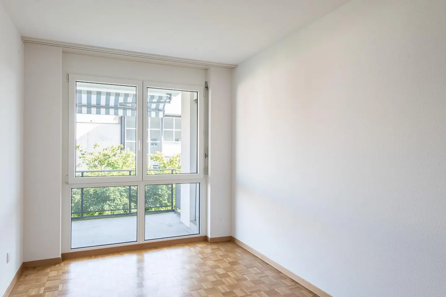 Charming Apartment with Balcony - Photo 5 of 6