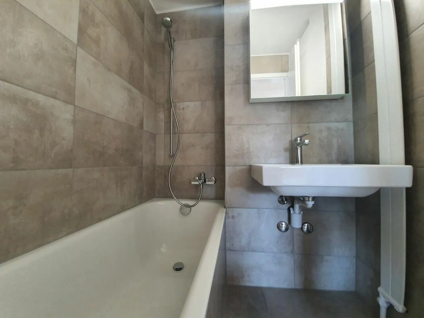 Sanierte Wohnung mit Rheinblick - Foto 3 von 11