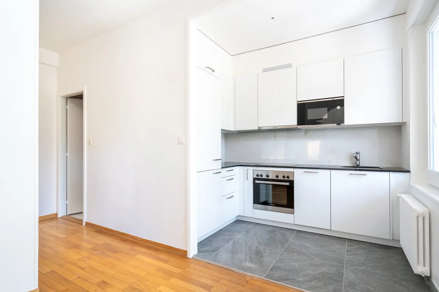 Studio Moderno con Terrazza Privata - Foto 5 di 9