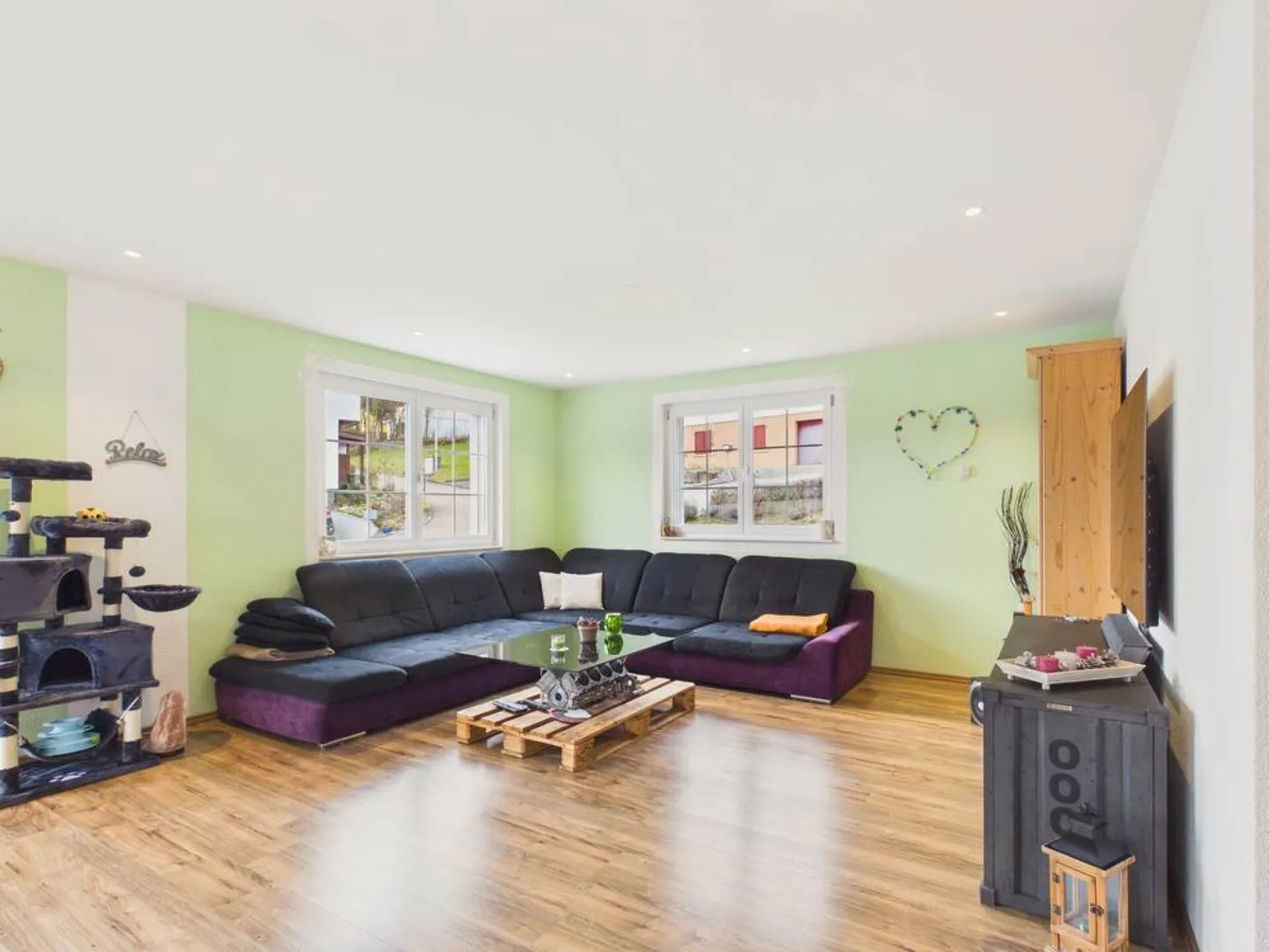 Grosszügiges Einfamilienhaus mit Blick ins Grüne - Foto 4 von 15