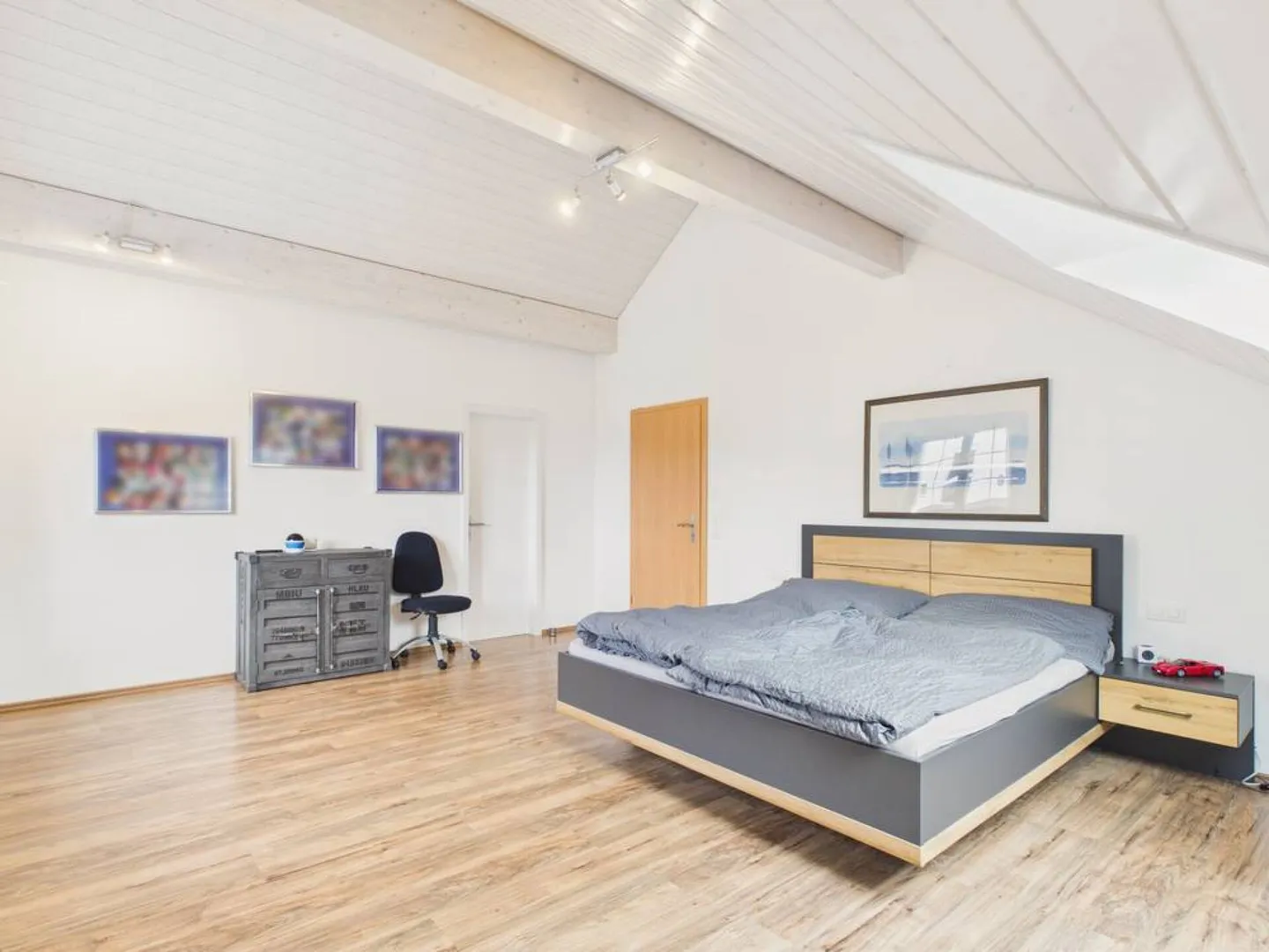 Grosszügiges Einfamilienhaus mit Blick ins Grüne - Foto 7 von 15