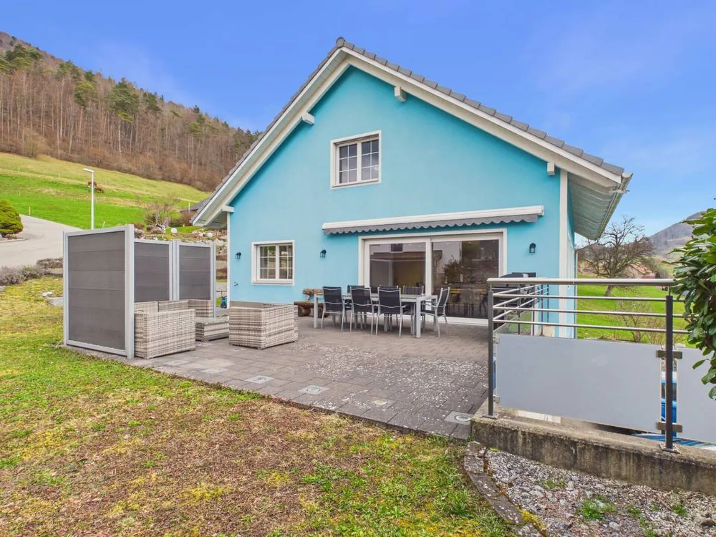 Grosszügiges Einfamilienhaus mit Blick ins Grüne - Foto 14 von 15