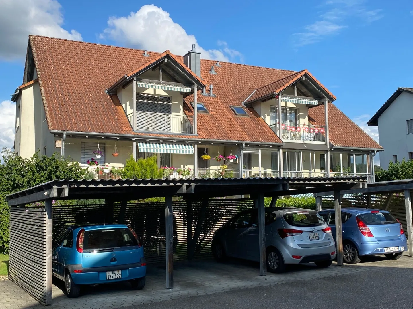 Ampio appartamento giardino di 4,5 stanze con area salotto coperta - Foto 1 di 12