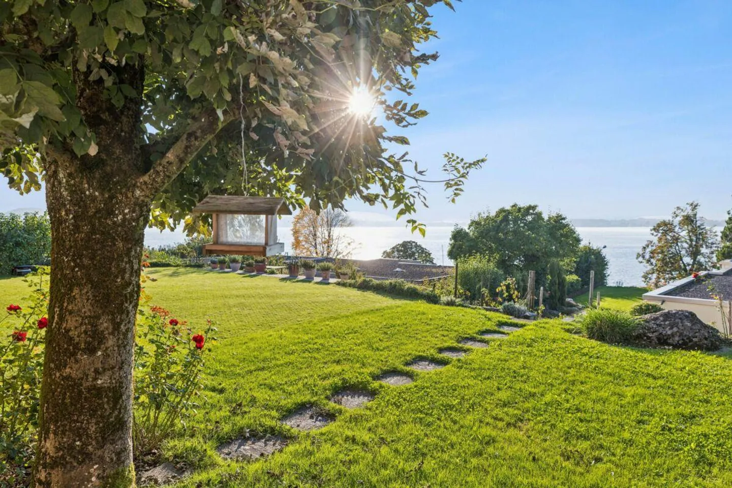Living with a dream view of the lake in Oberwil - Photo 1 of 30