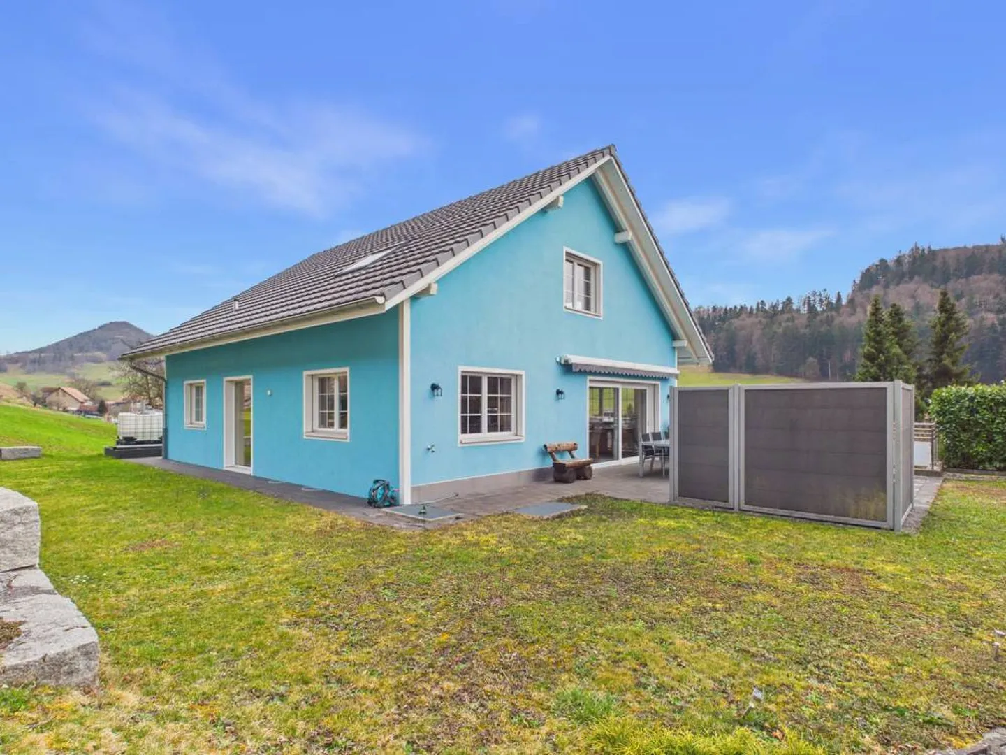 Grosszügiges Einfamilienhaus mit Blick ins Grüne - Foto 13 von 15