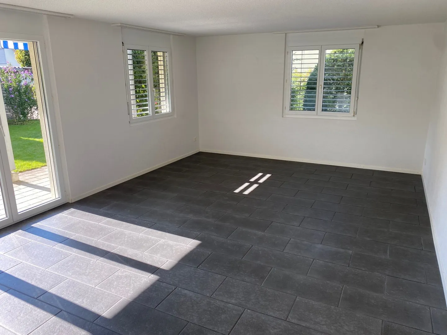 Ampio appartamento giardino di 4,5 stanze con area salotto coperta - Foto 4 di 12