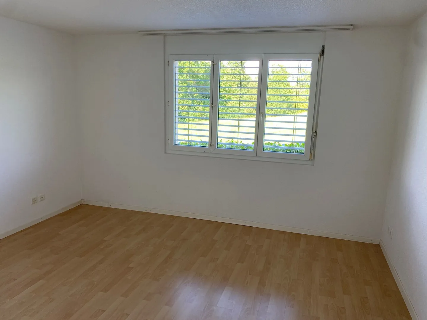 Ampio appartamento giardino di 4,5 stanze con area salotto coperta - Foto 5 di 12