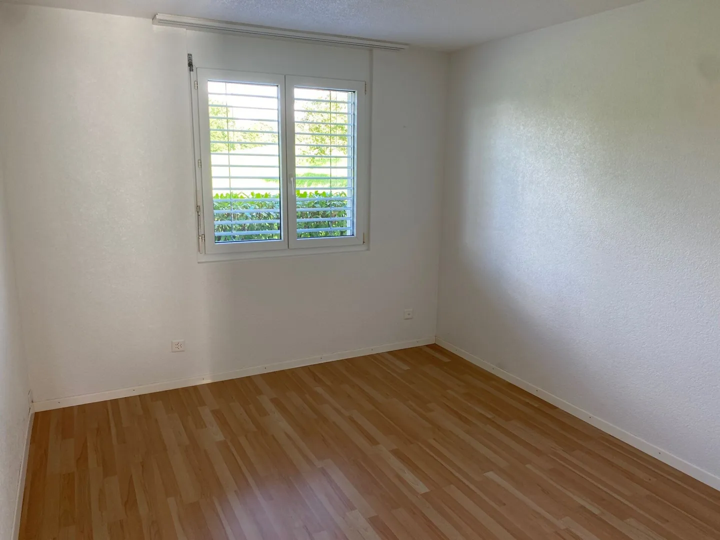 Ampio appartamento giardino di 4,5 stanze con area salotto coperta - Foto 6 di 12